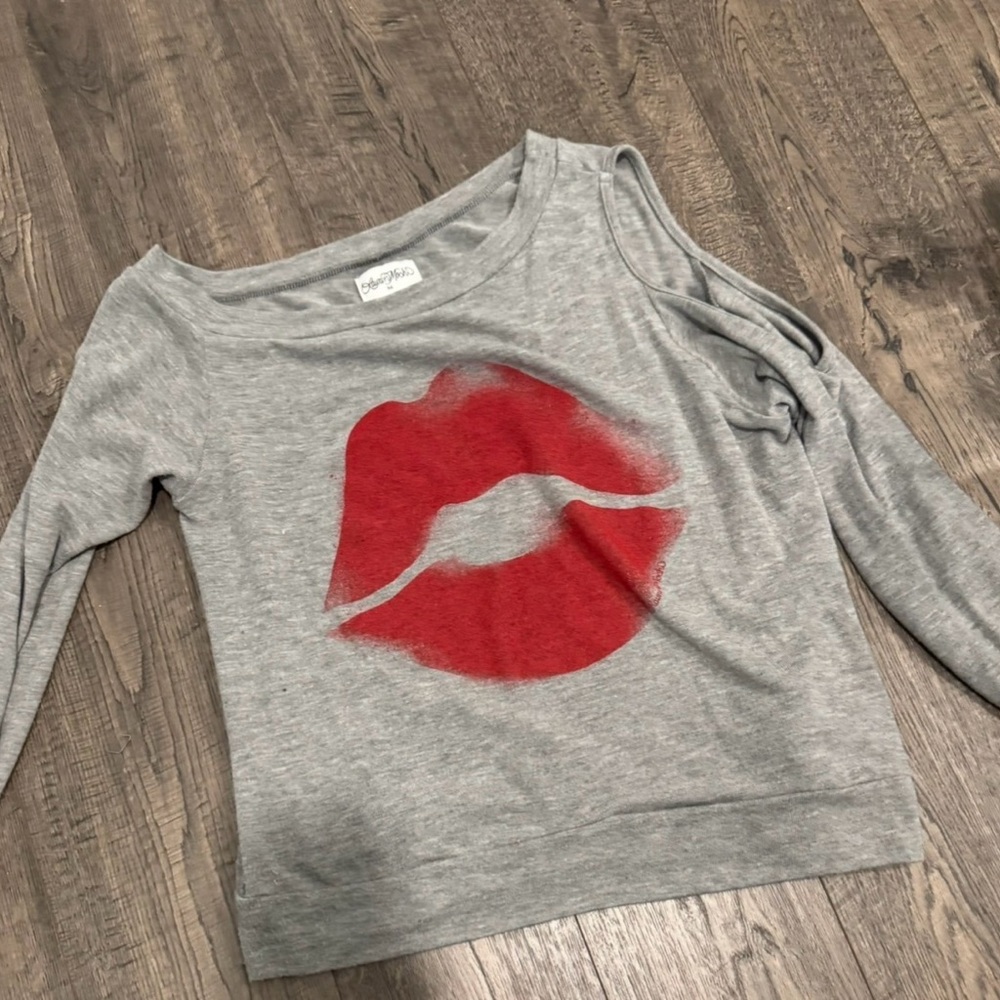 Lauren moshi top Red Lip Graphic